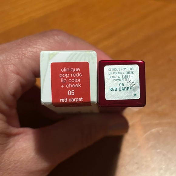 Clinique Pop Reds Lip Color + Cheek 05 Red Carpet - Picture 11 of 16